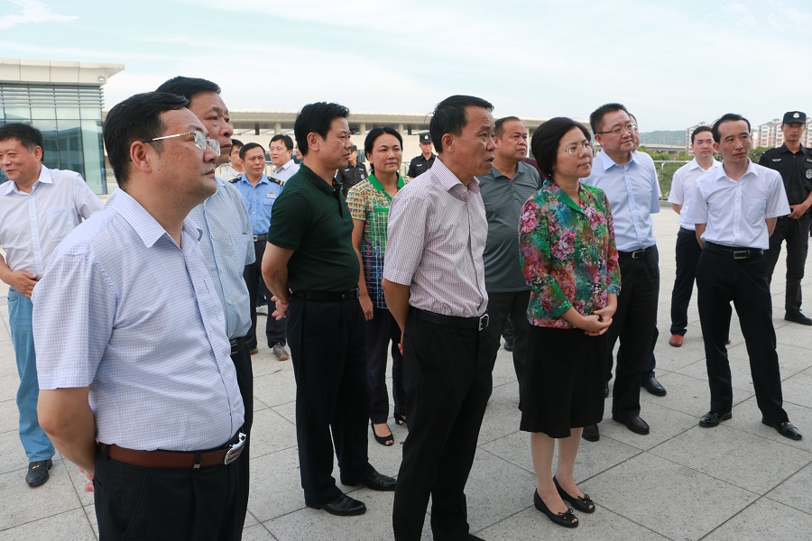 景德鎮市委副書(shū)記、市長(cháng)梅亦參觀(guān)考察上饒市綜合交通樞紐