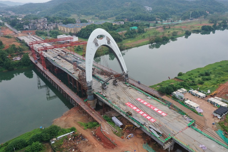 上饒稼軒大橋（原丁家洲大橋）鋼主塔豎轉施工順利完成