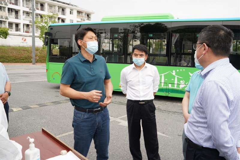 市國資委黨委書(shū)記、主任周連文帶隊到城投公交集團、交通樞紐開(kāi)展疫情防控、安全生產(chǎn)專(zhuān)項檢查